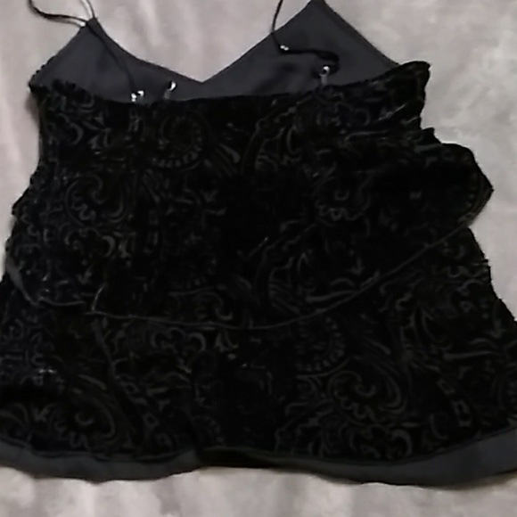 Beautiful top - Picture 2 of 3